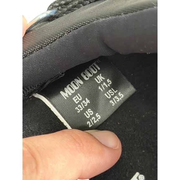 Moon Boot Black Nylon Mules EVX
CHF 140 Size 3.5US Big Girl NEW - Picture 7 of 8